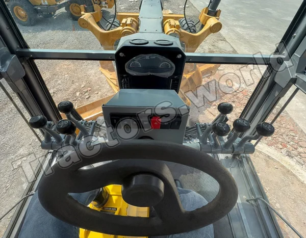 Massive niveleuse 914 au Togo - Tracteurs à vendre au Togo Massive niveleuse 914 au Togo