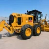 Massive niveleuse 913 au Togo - Tracteurs à vendre au Togo Massive niveleuse 913 au Togo